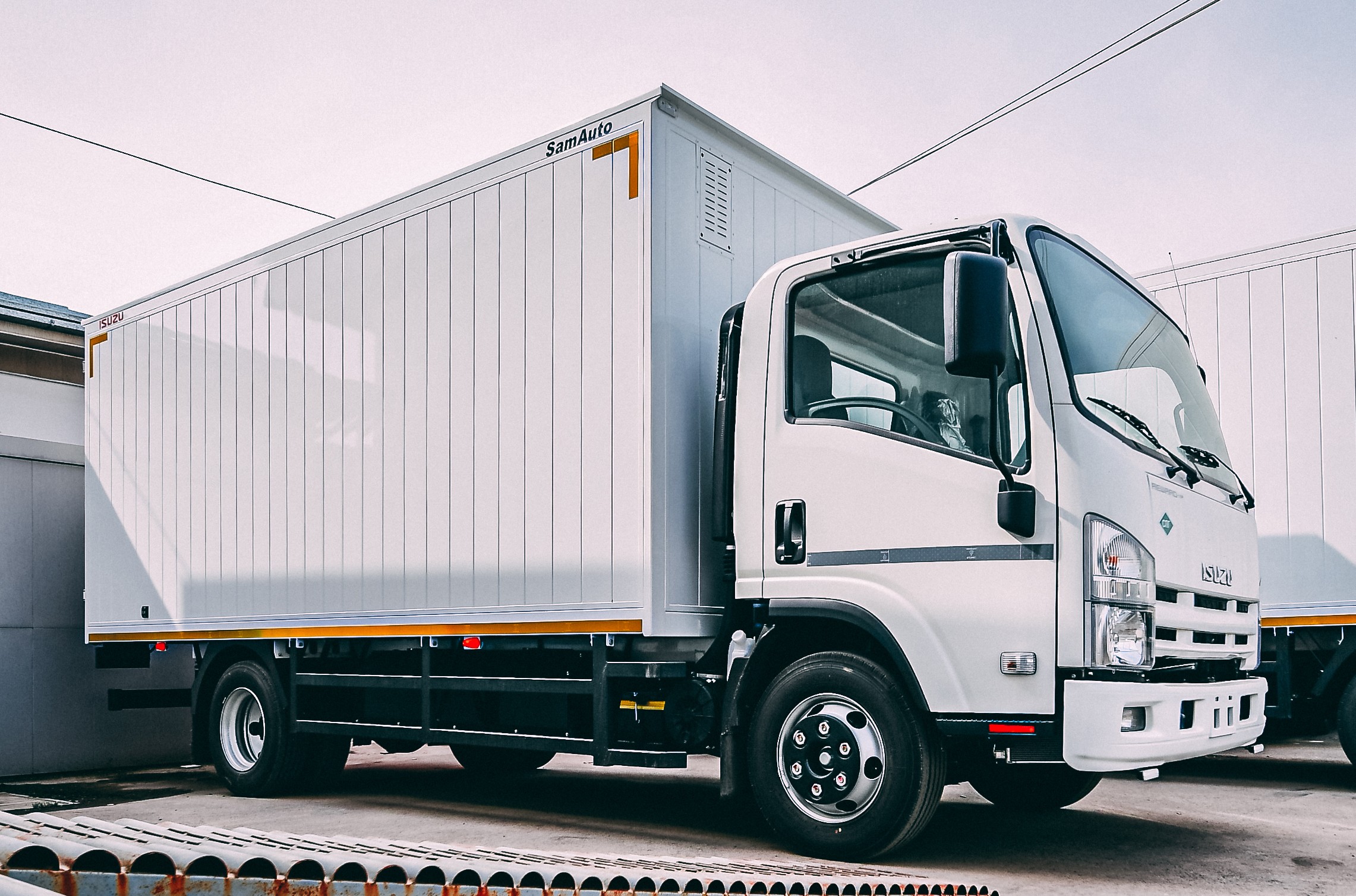 NPR 82 L(CNG) Автофургон (закрытый металический)